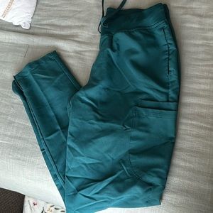 Green Mandala Scrub Set top & bottom